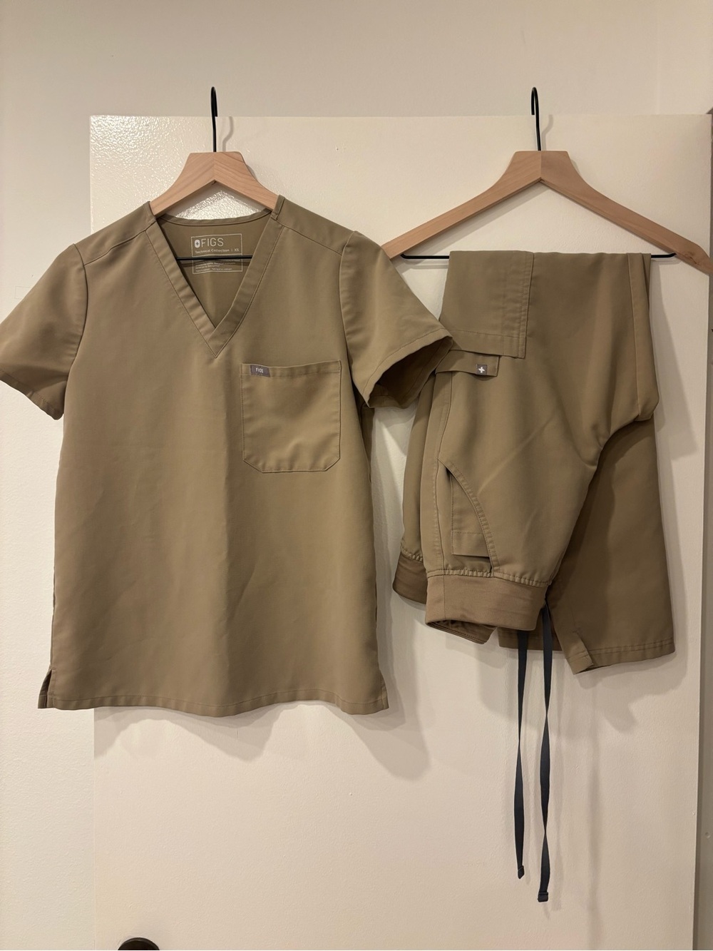 Figs Tan Catarina Scrub Scrub Top XS and Yola High-Waisted Pant S